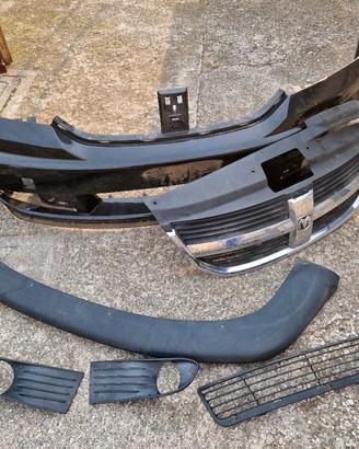 Paraurti anteriore nero Dodge Journey 2008