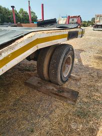 rimorchio con rampe 