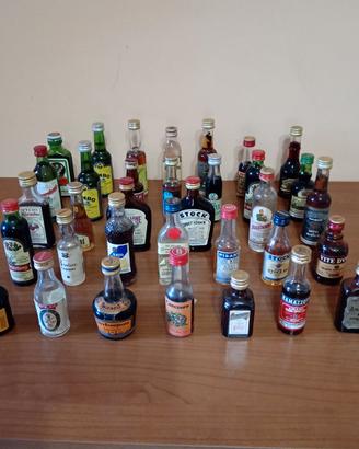 Bottigliette di liquori da collezione