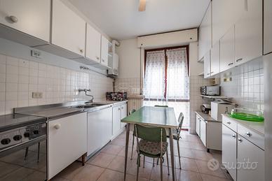 STANZA SINGOLA IN TRE LOCALI - SOLO FEMMINILE