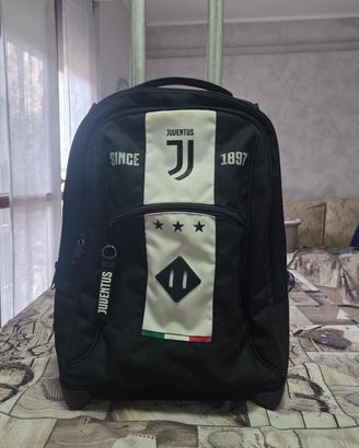 zaino per scuola da ragazzo. 