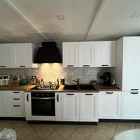 Cucina+tavolo e sedie