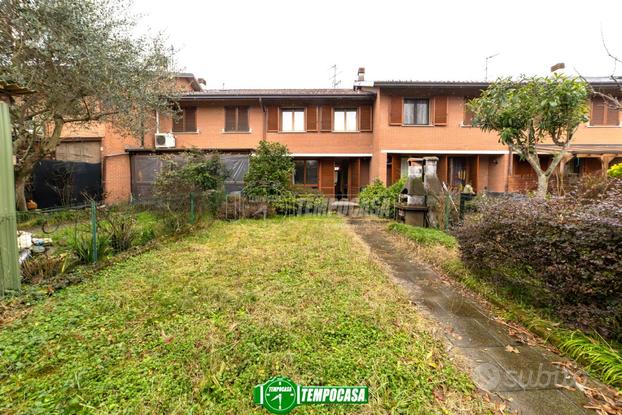 MERAVIGLIOSA VILLA A SCHIERA CON GIARDINO E BOX A