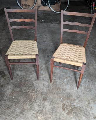 Coppia di sedie in legno