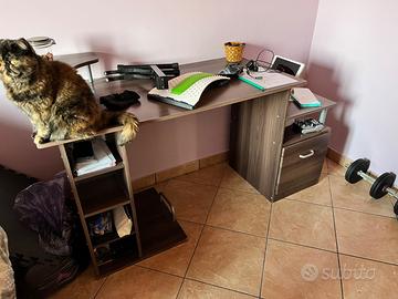 Scrivania  PC con cassetto