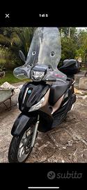 Piaggio medley 150