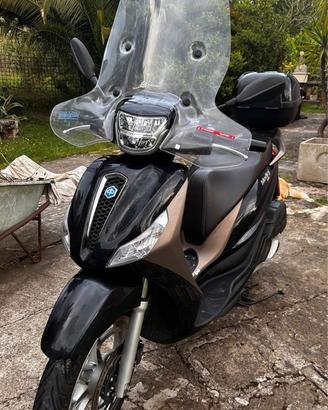 Piaggio medley 150