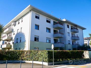 LUMINOSO APPARTAMENTO BICAMERE CON CANTINA E GA...