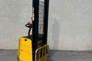 Carrello elettrico a timone YALE