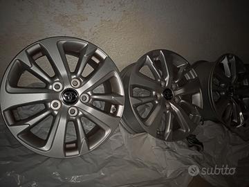 4 cerchi lega toyota yaris cross r16