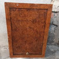 Antica bacheca con serranda