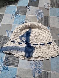 cappellino bambina fatto a mano