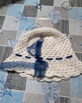cappellino bambina fatto a mano