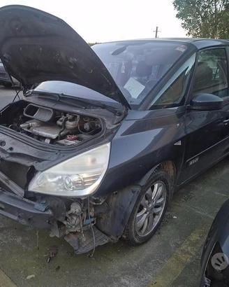 Renault Espace 2006 2.0 TD Demolita - Per Ricambi