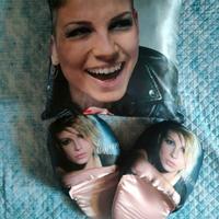 Cuscino e pantofole Emma Marrone