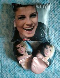 Cuscino e pantofole Emma Marrone