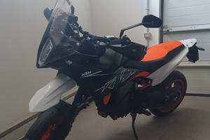 Ktm 890 smt anno 2024