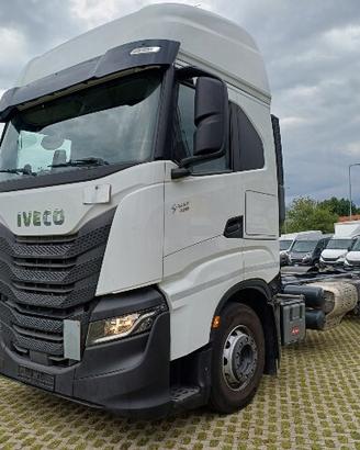 Iveco S-way telaio 3 assi