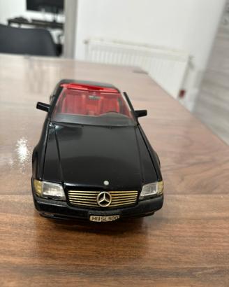 Mercedes 500 SL Revell 1:18