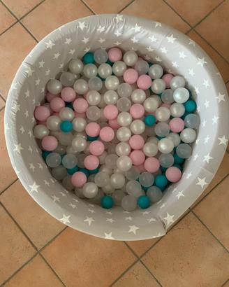 Piscina con palline