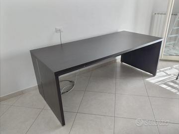 scrivania e cassettiera
