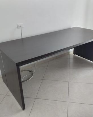 scrivania e cassettiera