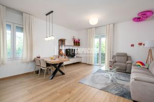 APPARTAMENTO DI AMPIE METRATURE COMPLETAMENTE RIST