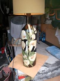 Lampada da tavolo dipinta a mano con fiori di 