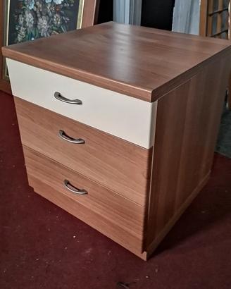 Comodino in laminato nuovo da negozio