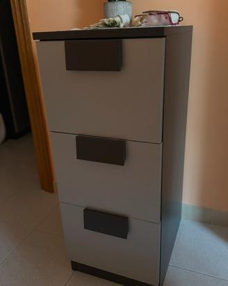 Mobiletto con 3 cassetti