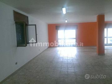 Locale commerciale zona porto negozio uffici
