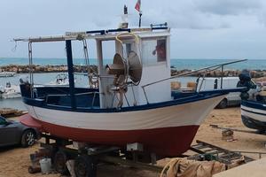 Barca 6,5 m con licenza e motore Lombardini 30 CV