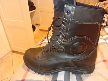 Anfibi militari originali n°42, nuovi!