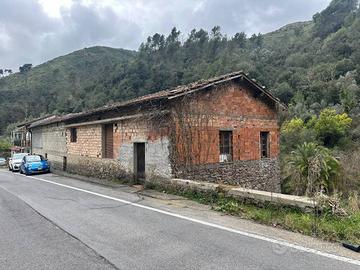 Rustico / Casale di 172 m² con più di 5 locali a P