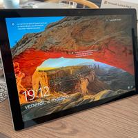 Surface pro 5 i5 4gb ram con caricabatteria