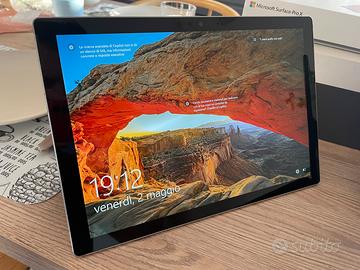 Surface pro 5 i5 4gb ram con caricabatteria
