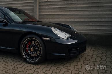 Porsche 911 996 carrera 2 - nero su rosso cartier