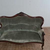 divanetto in legno e velluto