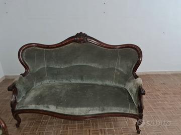 divanetto in legno e velluto