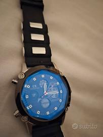 orologio uomo subacqueo resistente militare