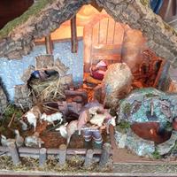 Grande capanna presepe artigianale statuine e luci