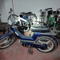 Piaggio si blu con libretto e altro rosso Senza
