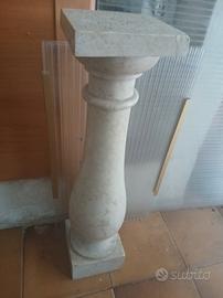 Due colonnine in marmo