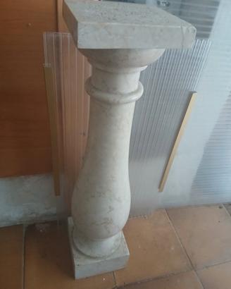 Due colonnine in marmo