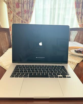 Mac book air . M3/8gb di Ram/512 gb di memoria. Ac