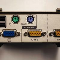 Switch KVM PS/2-USB VGA 2-porte