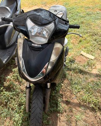 Ricambi sh 300 2010