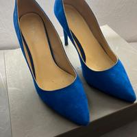 Decolte blu elettrico