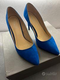 Decolte blu elettrico