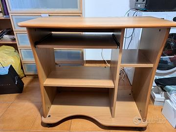 Scrivania con rotelle